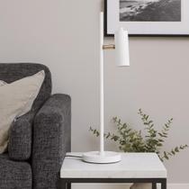 Luminária de Mesa Sofhie com Cúpula Articulada e Design Moderno