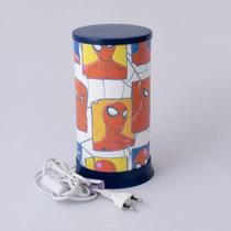Luminária de Mesa Super-Herói Aranha Hug para Decoração e Leitura