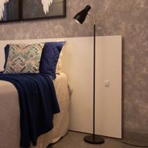 Luminária de Piso Amélia com Cúpula Articulada e Design Moderno Luminária de Piso Amélia com Cúpula Articulada e Design Moderno