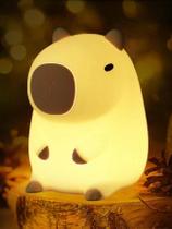 Luminária de Silicone Capivara - Luz Noturna LED - Recarregável USB - Timer de Sono - Decoração Quar Luminária de Silicone Capivara - Luz Noturna LED - Recarregável USB - Timer de Sono - Decoração Quar