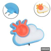 Luminária de Tomada Bivolt SOL e Nuvem Color - Tudo em Caixa Luminária de Tomada Bivolt SOL e Nuvem Color - Tudo em Caixa