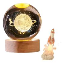 Luminária Decorativa Menina Na Lua em Esfera de Cristal com Base de Madeira USB e LED