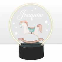 Luminaria em acrilico de led infantil personalizada com nome tema cavalinho colorido decorativa mesa ou escrivania