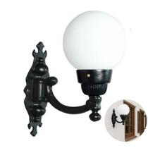 Luminária Globo Pequena 2 com Braço Área Externa Interna Alumínio 31cm Luminária Globo Pequena 2 com Braço Área Externa Interna Alumínio 31cm