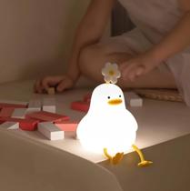 Luminária Infantil Abajur Siliconado Pato Florzinha Luz Quente LE-5861