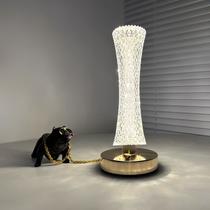 Luminária LED Abajur Canton Tower 3W - Iluminação Moderna e Versátil Luminária LED Abajur Canton Tower 3W - Iluminação Moderna e Versátil