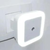 Luminária LED Luz Noturna Com Sensor De Luminosidade Automático - Color Baby