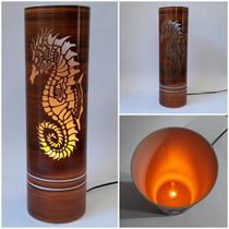 Luminária Média Cavalo Marinho 50cm de Mesa/Chão PVC Luminária Média Cavalo Marinho 50cm de Mesa/Chão PVC