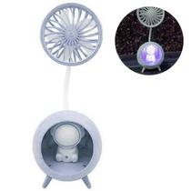Luminária mesa Abajur Led Astronauta com Mini Ventilador Cor:Branca