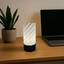 Luminaria Mesa Abajur Led Portátil JULIA Luxo Luz de Cabiceira Abajures Decoracao Diversos Presente Quarto Geometrico Luminaria Mesa Abajur Led Portátil JULIA Luxo Luz de Cabiceira Abajures Decoracao Diversos Presente Quarto Geometrico