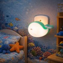 Luminária Noturna Baleia De LED Colorida Quarto Infantil Decoração 1W Bivolt Luz Suave Tomada Parede Luminária Noturna Baleia De LED Colorida Quarto Infantil Decoração 1W Bivolt Luz Suave Tomada Parede