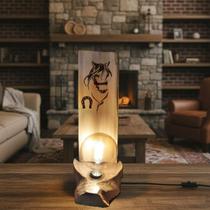 Luminária Rústica de Mesa Pirografia Cavalo Ferradura Bivolt