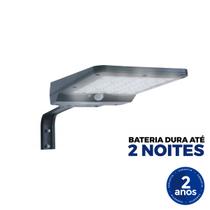 Luminária Solar Integrada Poste e Parede LED 850 Lúmens 6500K com Sensor de Presença e Suporte