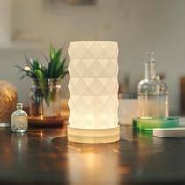 Luminária Trivium Decorativa de Mesa Design Moderno Geométrico Minimalista Presente Sofisticado