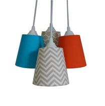 Lustre Pendente Luminária Cacho Chevron 4 Cúpulas Tecidos Bege, Laranja e Azul Lustre Pendente Luminária Cacho Chevron 4 Cúpulas Tecidos Bege, Laranja e Azul
