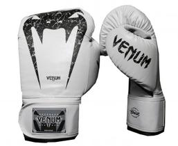Luva de Boxe Venum Giant Brasil - Branca Luva de Boxe Venum Giant Brasil - Branca