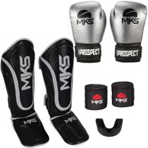 Luva Muay Thai Prateada + Caneleira Muay Thai Preta + Bandagem + Protetor Bucal - Prospect Mks Luva Muay Thai Prateada + Caneleira Muay Thai Preta + Bandagem + Protetor Bucal - Prospect Mks