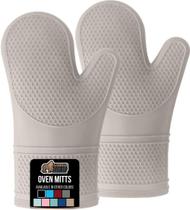 Luvas de forno Gorilla Grip de silicone resistentes ao calor, amêndoa de 484 F Luvas de forno Gorilla Grip de silicone resistentes ao calor, amêndoa de 484 F