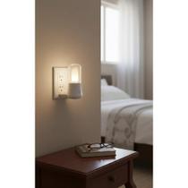 Luz Noturna LED Infantil Tomada Aconchego Bivolt Branco