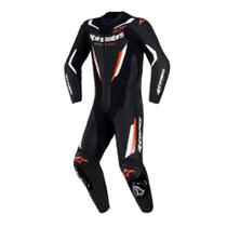 Macacão Alpinestars GP Force V2 1 Peça Preto Branco e Vermelho Fluo Cor:Preto+VermelhoTamanho:58Gênero:Masculino Macacão Alpinestars GP Force V2 1 Peça Preto Branco e Vermelho Fluo Cor:Preto+VermelhoTamanho:58Gênero:Masculino