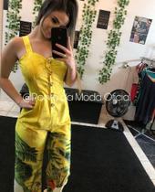 Macacão amarelo estampado Macacão amarelo estampado