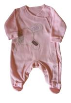 Macacão Bebê Menina Plush com Pezinho Bordado Coelhinha Ano Zero Macacão Bebê Menina Plush com Pezinho Bordado Coelhinha Ano Zero