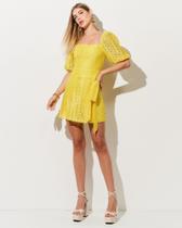 Macacão curto em renda amarelo Macacão curto em renda amarelo