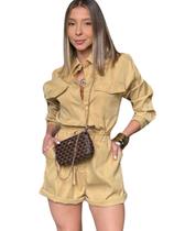 Macacão Curto Estilo Safari Feminino com Botões Macacão Curto Estilo Safari Feminino com Botões