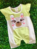 Macacão Curto Infantil Fem Bordado Ursa Verde