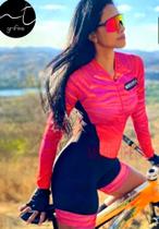 Macacão de Ciclismo Feminino Proteção UV50+ e antibacteriana para uso em qualquer época do ano.