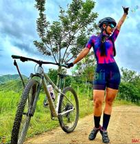 Macacão de Ciclismo Feminino Proteção UV50+ e antibacteriana para uso em qualquer época do ano.