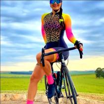 Macacão de Ciclismo Feminino Proteção UV50+ e antibacteriana para uso em qualquer época do ano.