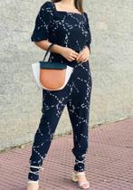 Macacão estampa proteção entrelinhas