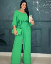 Macacão feminino com cinta ,disponível na cor verde Macacão feminino com cinta ,disponível na cor verde