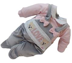 Macacão Jardineira Plush Luxo Bebê Menina Bordado Lessa 8814