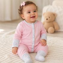 Macacão Longo Bebê Feminino Com Zíper e Babado Confortável Cor:Rosa Ratinho PunhoTamanho:P