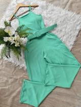 Macacao longo pantalona com cinto cor verde tamanho único Macacao longo pantalona com cinto cor verde tamanho único