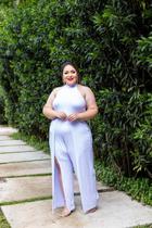 Macacão Plus Size Frente Única Fenda na Perna