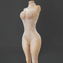 Macacão Sexy Branco em Rede com Recortes e Alças Cruzadas Macacão Sexy Branco em Rede com Recortes e Alças Cruzadas