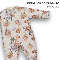Macacão Suedine Bebê Menino Estampa Safari Marfim Upi Uli Macacão Suedine Bebê Menino Estampa Safari Marfim Upi Uli