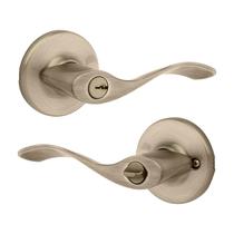 Maçaneta de porta Kwikset Balboa Entry com fechadura e chave em latão antigo