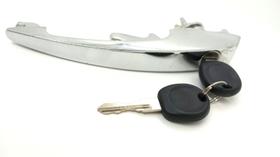Maçaneta Externa Com Chave Fusca 1.300 após 1977 / Brasilia / Variant 2 . Maçaneta Externa Com Chave Fusca 1.300 após 1977 / Brasilia / Variant 2 .