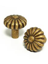 Maçanetas de armário BEILEIOU, design de flores redondas de latão antigo