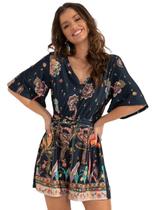 Macaquinho Barrado Color com Decote V. Macaquinho Barrado Color com Decote V.