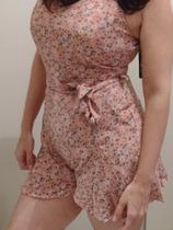 Macaquinho floral com bolso lateral