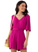 Macaquinho Fucsia com Decote V e Faixas.