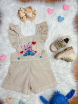 Macaquinho Jardineira Infantil Bege Lilo e Stitch Super Luxo - Tecido 100% Sarja Macaquinho Jardineira Infantil Bege Lilo e Stitch Super Luxo - Tecido 100% Sarja
