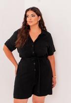 Macaquinho Plus Size com Faixa e Bolsos Macaquinho Plus Size com Faixa e Bolsos