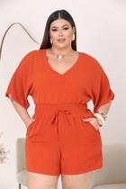 Macaquinho Plus Size com Mangas Morcego e Detalhe Lastex na Cintura