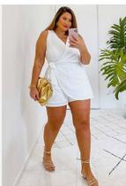 Macaquinho Plus Size Saia de Amarrar em Duna - Sem Mangas e Decote V